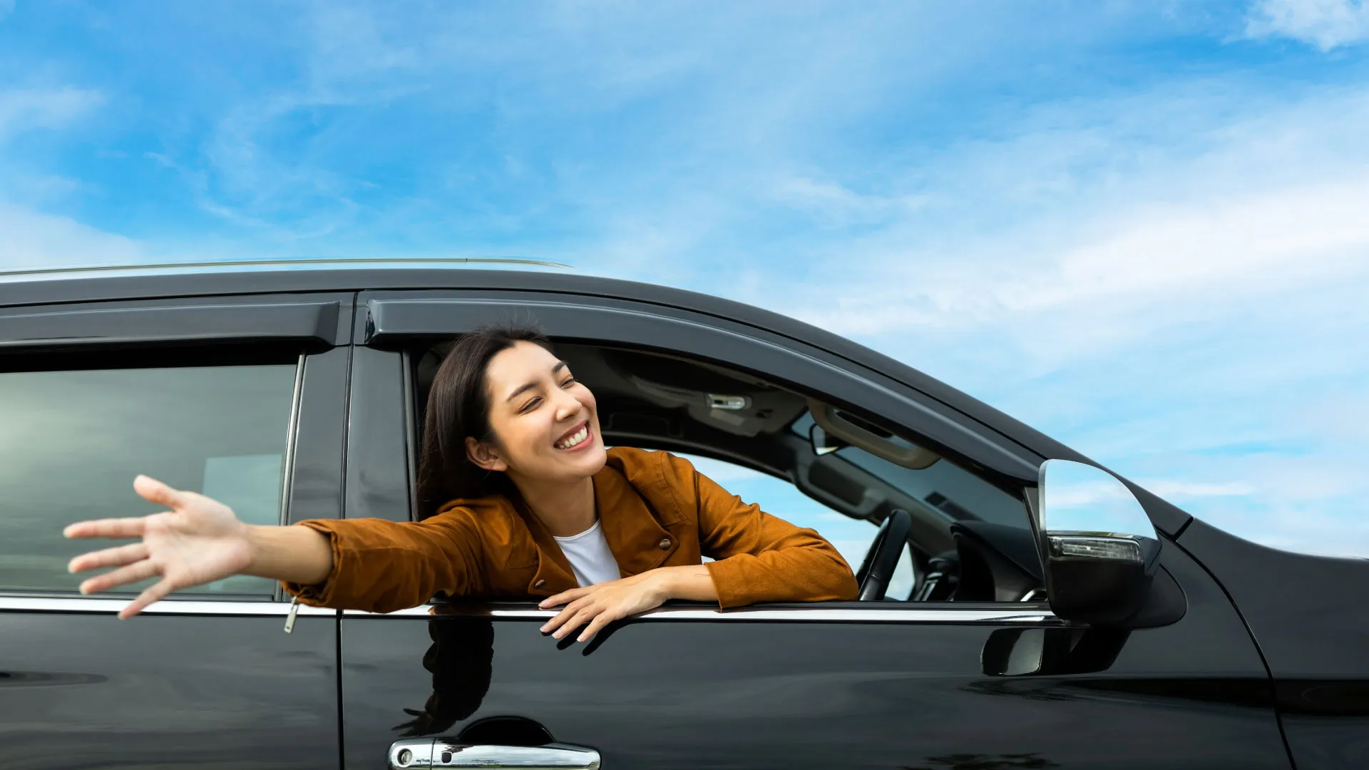 5 mitos umum tentang asuransi mobil yang masih dipercaya orang