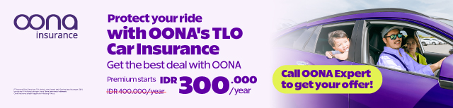 Family in a purple car promoting OONA TLO Car Insurance with discounted premium offer starting at IDR 300,000 per year.