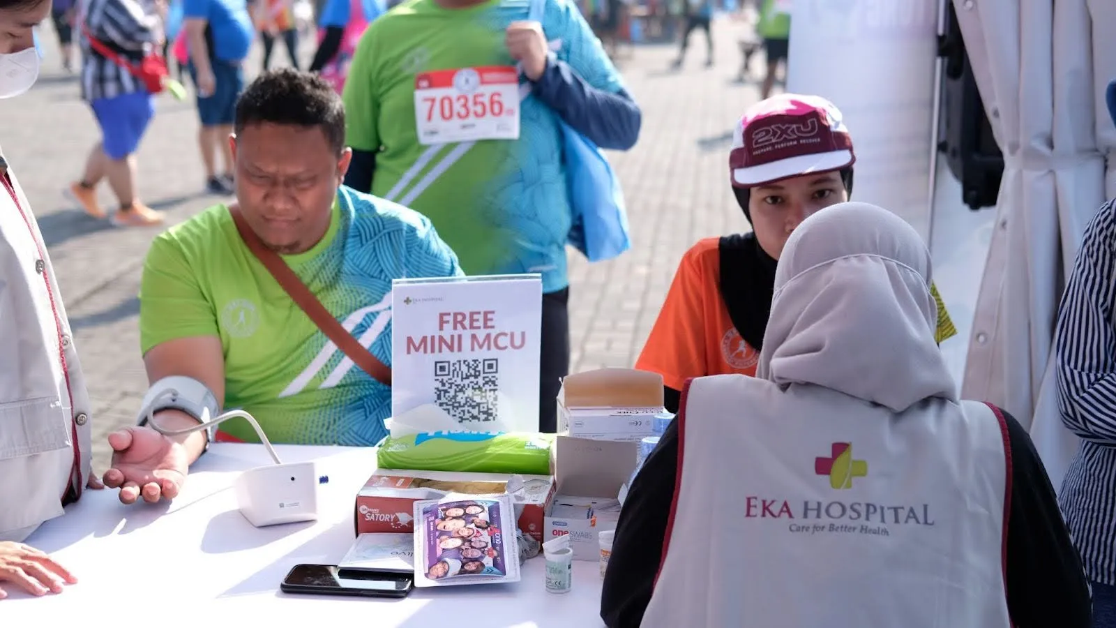 Peserta mendatangi booth untuk menikmati mini health check-up.